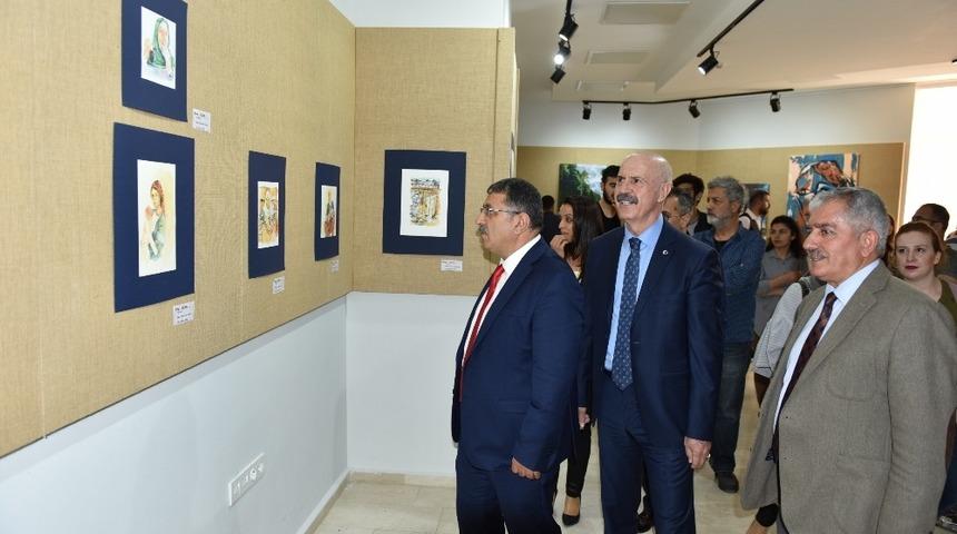 D&Uuml;&rsquo;de &rsquo;3 İz&rsquo; adlı sergi a&ccedil;ıldı