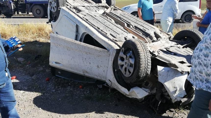 Direksiyon hakimiyetini kaybetti, takla atarak durabildi