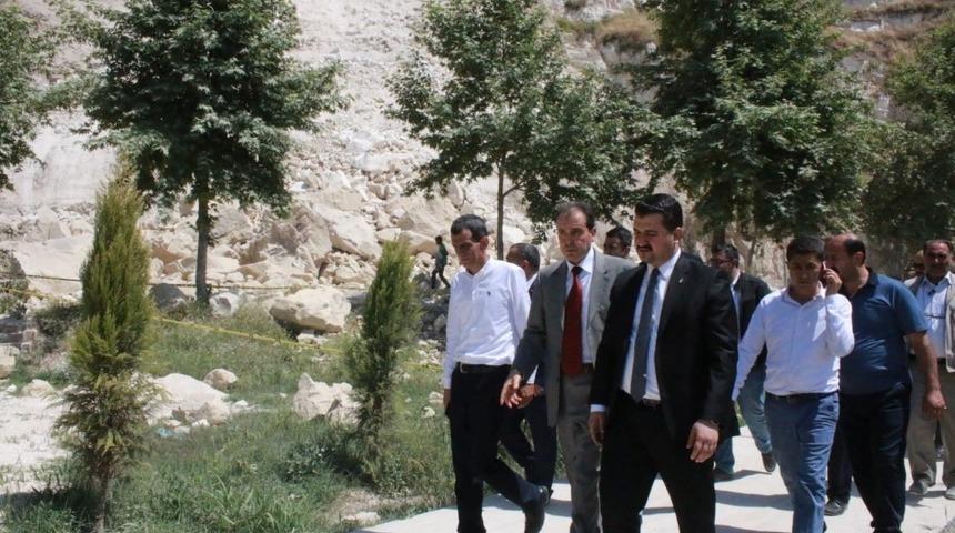 Başkan Yıldız Birecik’te heyelanın yaşandığı bölgeyi inceledi