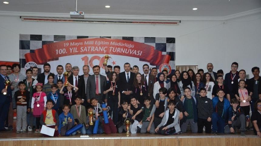 Satranç turnuvası ödülleri sahiplerini buldu