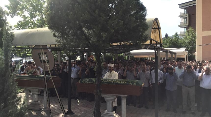 Siyanürlü sıvı ile ölen anne ve baba için cenaze töreni düzenlendi