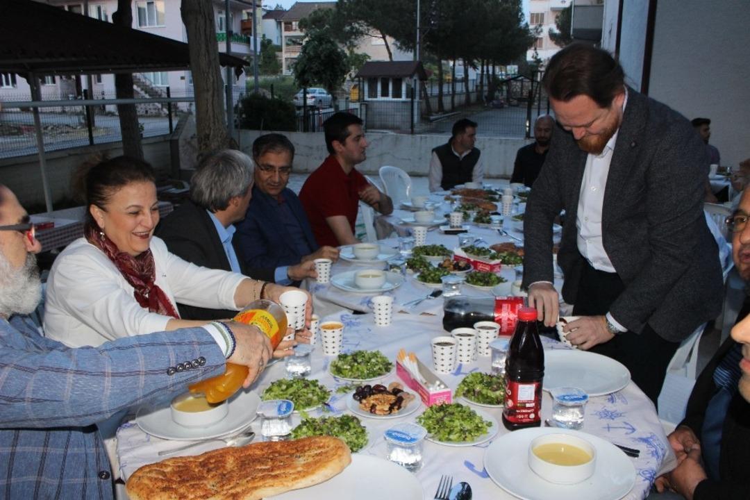 G&uuml;venlik Kuvvetlerini Kalkındırma ve Dayanışma Derneği&rsquo;nden iftar yemeği