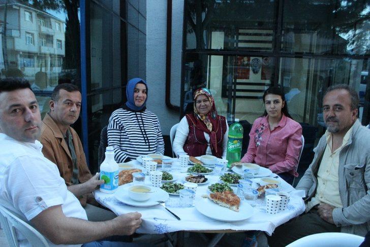 Güvenlik Kuvvetlerini Kalkındırma ve Dayanışma Derneği’nden iftar yemeği G3