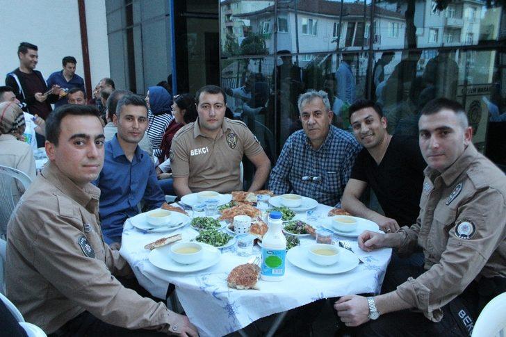 Güvenlik Kuvvetlerini Kalkındırma ve Dayanışma Derneği’nden iftar yemeği G4