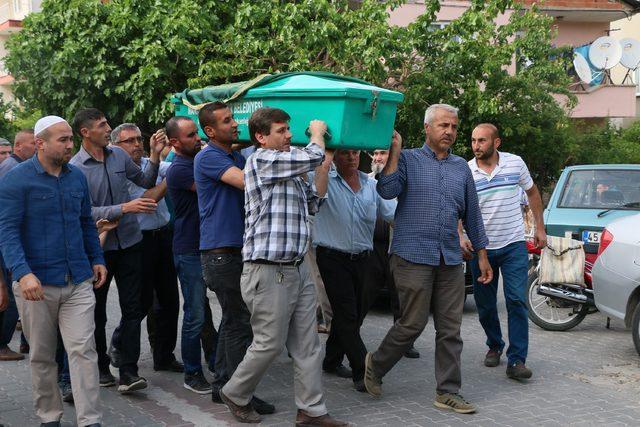 Sondaj kuyusuna düşüp ölen 4 yaşındaki Mehmet toprağa verildi 3