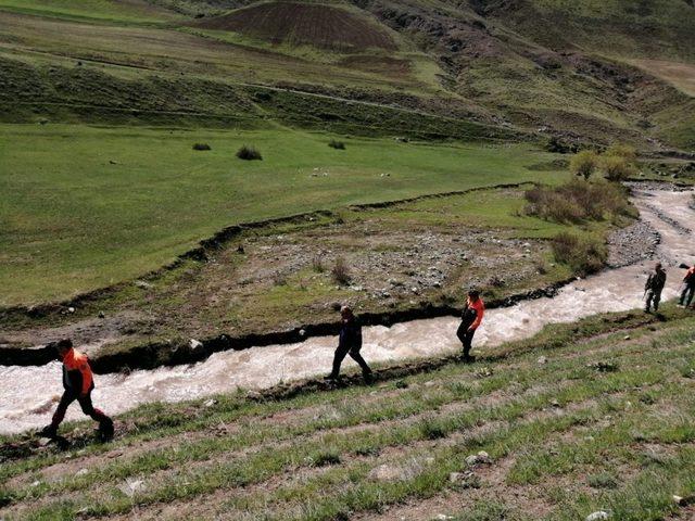 Kars’ta kaybolan çocuğu arama çalışmaları sürüyor