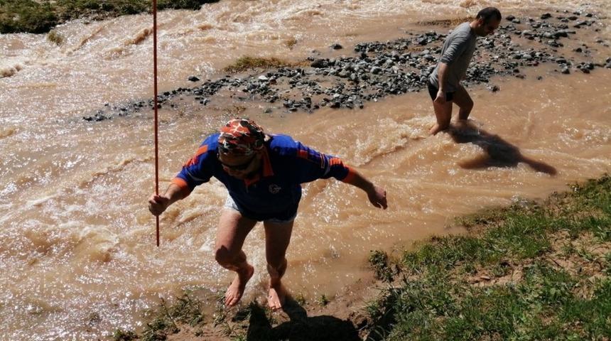 Kars&rsquo;ta kaybolan &ccedil;ocuğu arama &ccedil;alışmaları s&uuml;r&uuml;yor