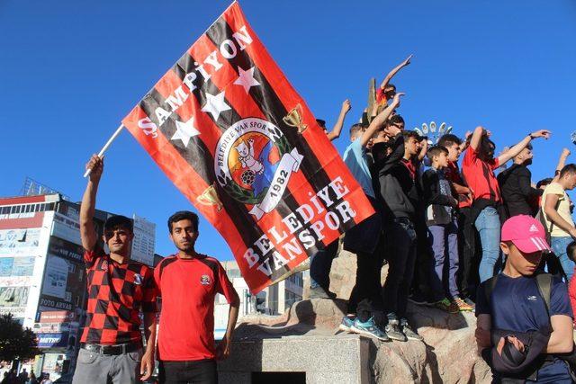 Van Büyükşehir Belediyespor’un final coşkusu