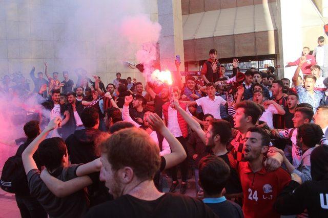 Van Büyükşehir Belediyespor’un final coşkusu