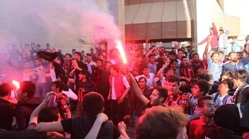 Van B&uuml;y&uuml;kşehir Belediyespor&rsquo;un final coşkusu