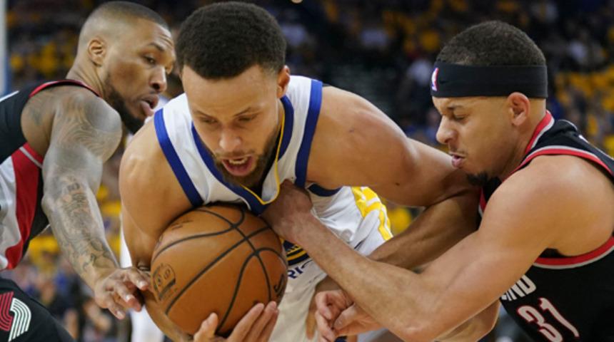Ünlü NBA yıldızı Stephen Curry annesine böyle seslendi! 'Bir taraf seç anne'