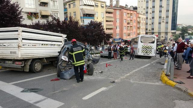 Midibüsün freni boşaldı, 11 araç birbirine girdi: 6 yaralı