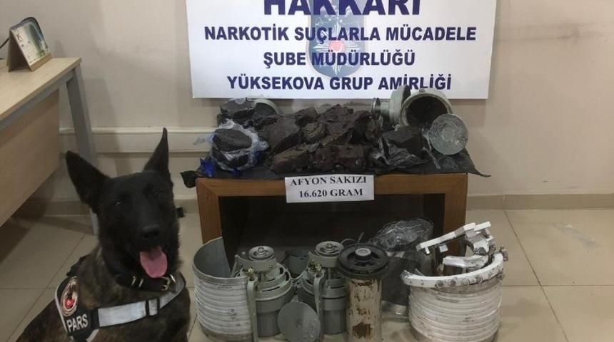 Hakkari&rsquo;de 16 kilogram uyuşturucu ele ge&ccedil;irildi
