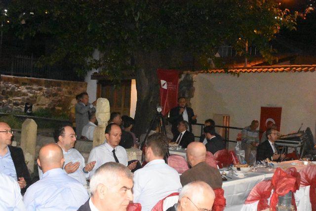 İzmir'de 'Şehitleri Anma ve İftar Programı' düzenlendi