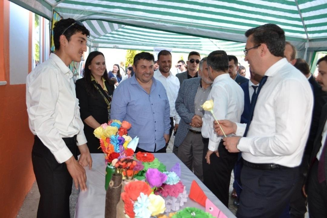 &Ouml;zel Eğitim &ouml;ğrencileri yaptıkları &uuml;r&uuml;nleri sergiledi