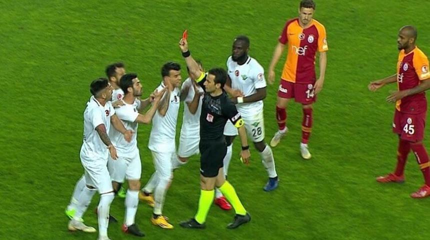 Miguel Lopes'in golü sonrası sahada gerginlik yaşandı