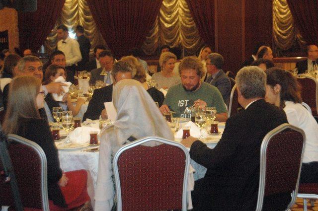 Dışişleri Bakan Yardımcısı Kaymakcı Erasmus &ouml;ğrencileriyle iftarda buluştu 2