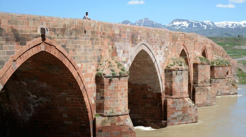 721 yıllık k&ouml;pr&uuml; gelecek nesiller i&ccedil;in sadece yayalara hizmet veriyor 