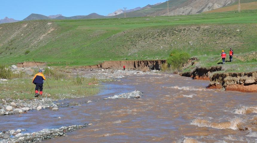 Minik Nurcan'ın eteğinin bulunduğu derede arama yapılıyor