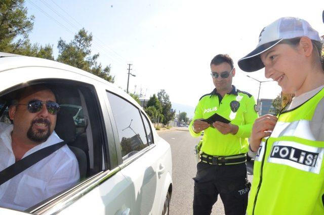 Engelli öğrenciler, sürücüleri denetleyip uyardı