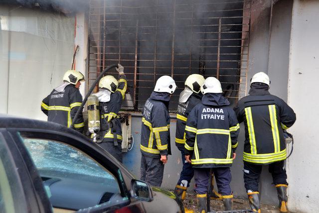 Evdeki yangında biri bebek 4 kişi, dumandan etkilendi