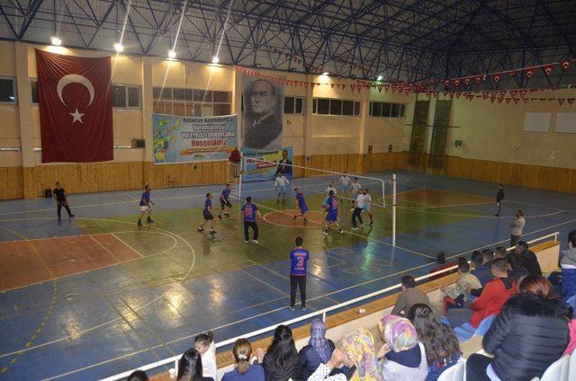 Refahiye’de kurumlar arası voleybol turnuvası yapıldı