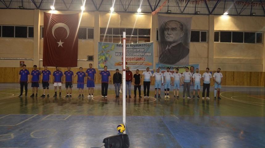Refahiye&rsquo;de kurumlar arası voleybol turnuvası yapıldı