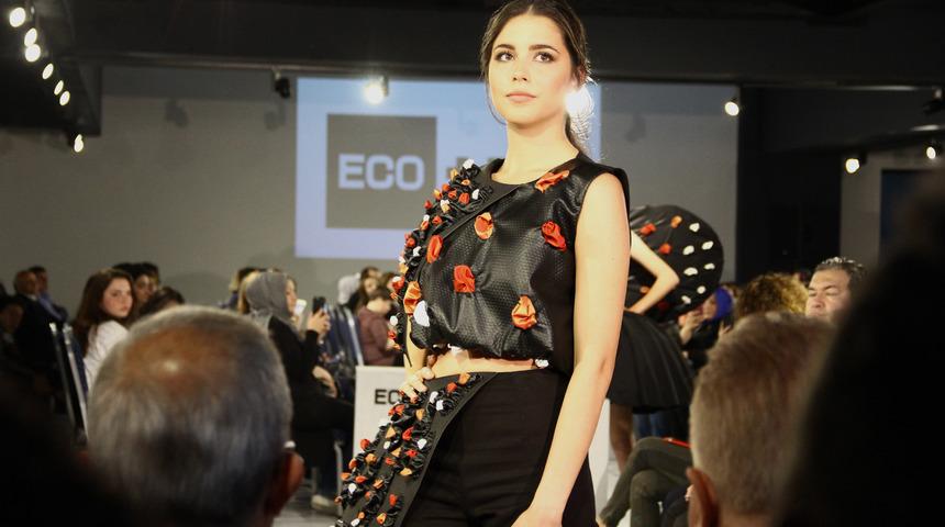 &Ouml;ğrenciler mezun olmak i&ccedil;in &ccedil;evreci tasarımlar yaptı