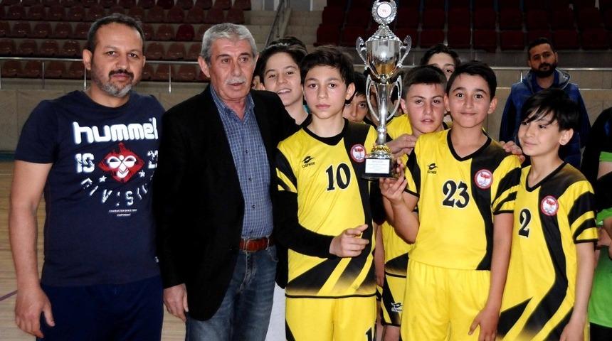 Okullar Arası K&uuml;&ccedil;&uuml;k Erkek Hentbol İl Birinciliği Tamamlandı