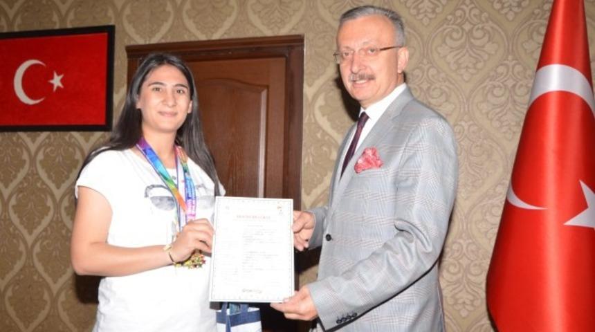 Erzincan &Uuml;niversitesi &ouml;ğrencilerinden atıcılıkta T&uuml;rkiye rekoru