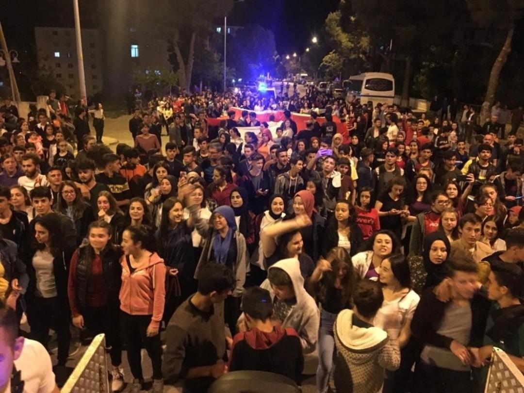 G&ouml;rdes&rsquo;te milli m&uuml;cadelede 100. yıl gen&ccedil;lik y&uuml;r&uuml;y&uuml;ş&uuml; yapıldı