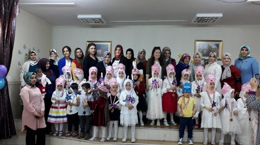 Minik &ouml;ğrencilerin ta&ccedil; sevinci