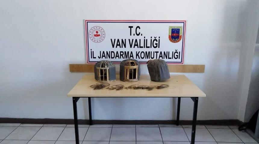 Kafes avcılığı i&ccedil;in Şanlıurfa&rsquo;dan geldiler, jandarmaya takıldılar