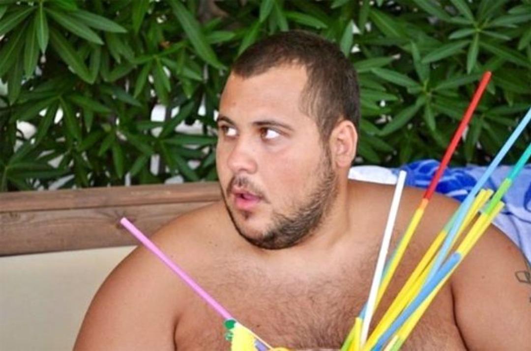 &Uuml;mit Erdim zayıflığını eleştirenlerle dalga ge&ccedil;ti