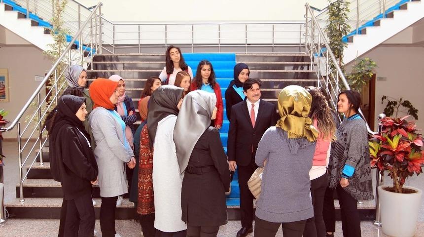 Lise &ouml;ğrencileri BE&Uuml;&rsquo;y&uuml; gezdi