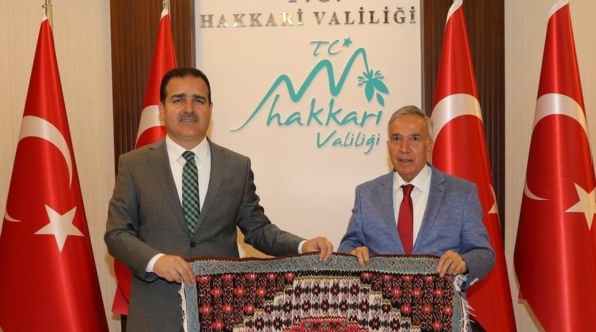 Gazeteci Yavuz Donat&rsquo;tan Vali Akbıyık&rsquo;a ziyaret