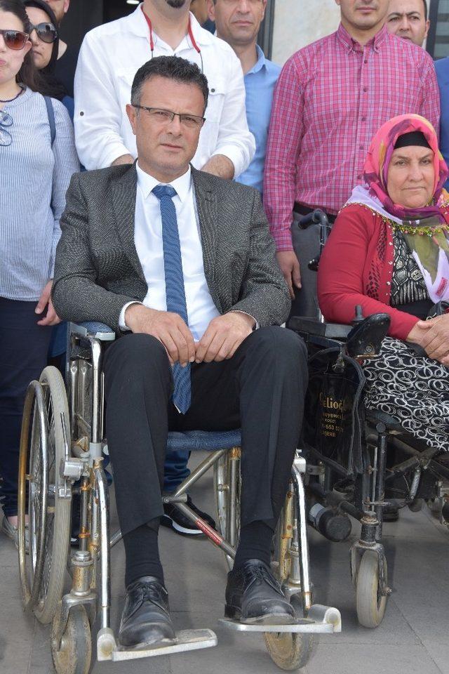 Başkan Öküzcüoğlu tekerlekli sandalyede