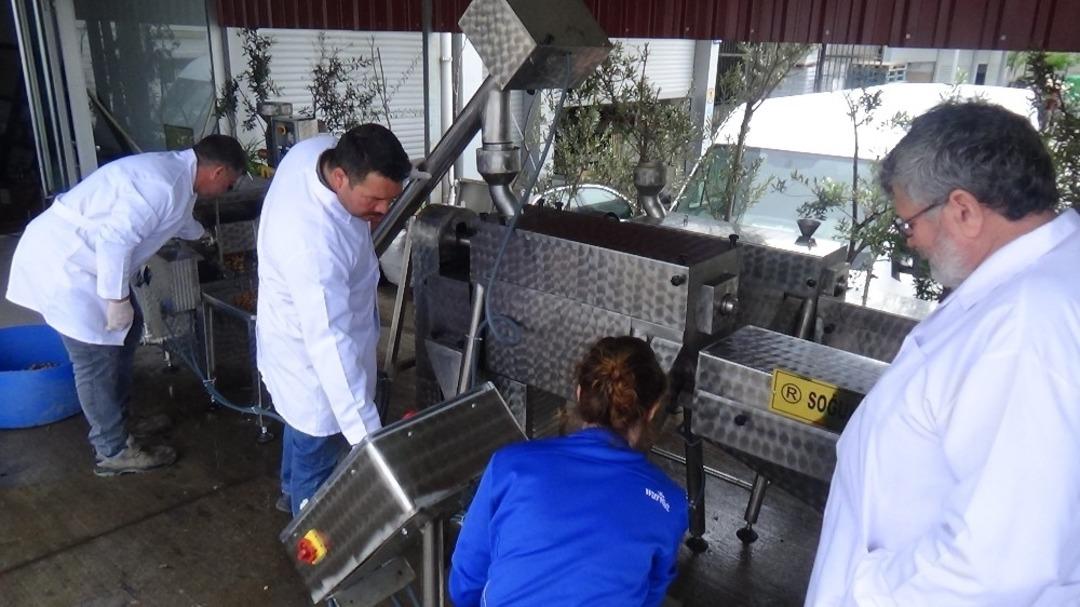 (&Ouml;zel) Yeni icadını tellal ile tanıttı