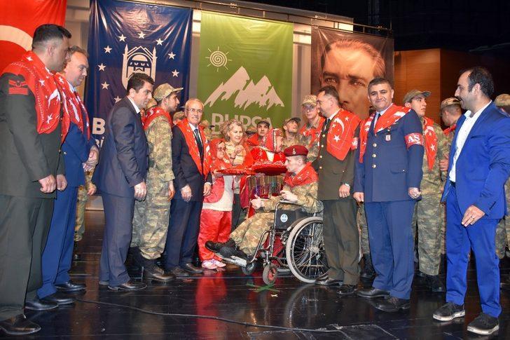 Engelli gençlere asker kınası yakıldı G1