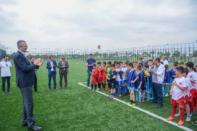 Karacabey’de minikler futbol turnuvası coşkusu