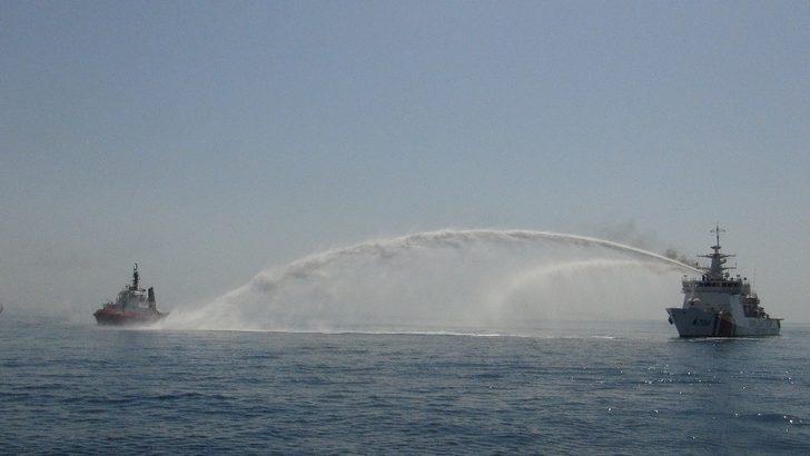 Mersin'de hareketli anlar! Paraşütlerle denize indiler G1