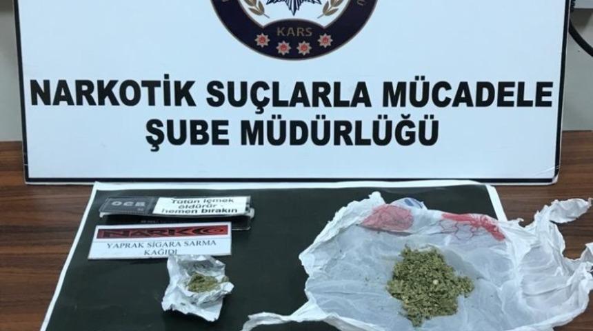 Kars&rsquo;ta uyuşturucu ve ka&ccedil;ak sigara ele ge&ccedil;irildi