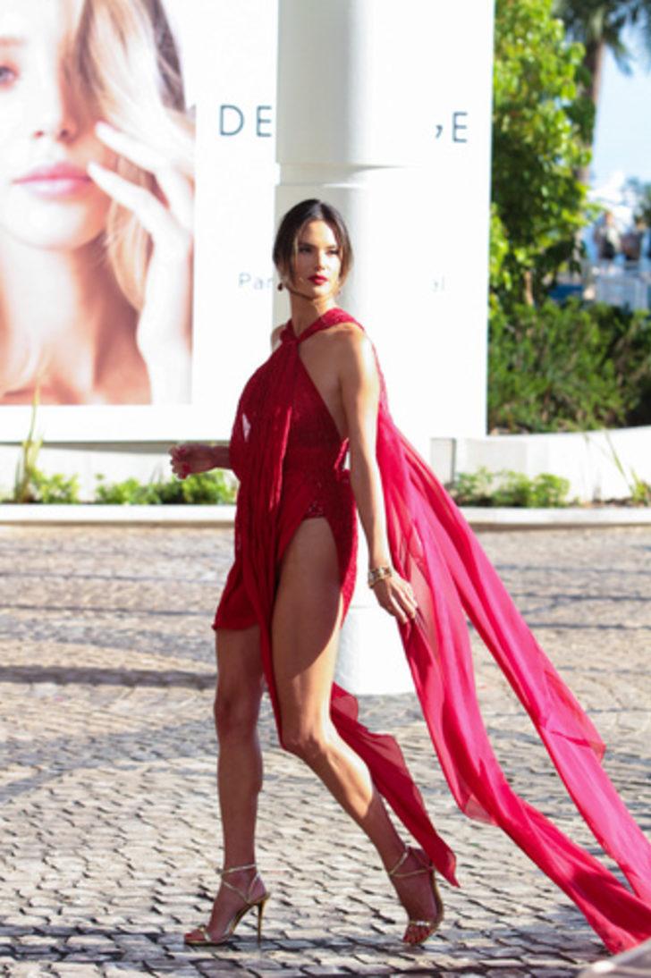 Alessandra Ambrosio Cannes'da şovunu yaptı G5