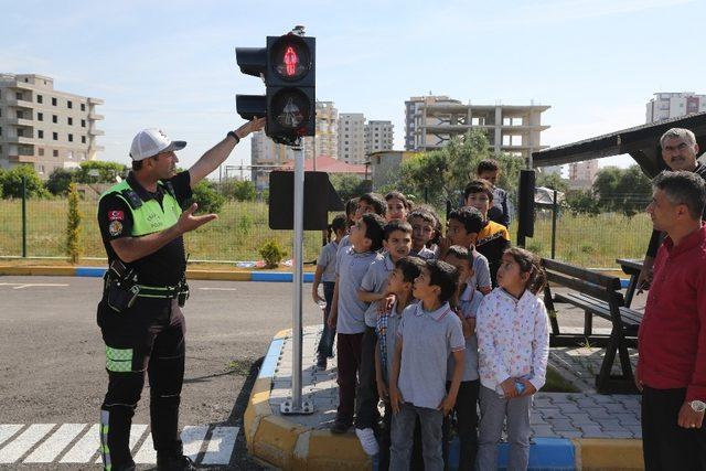 Erdemli Belediyesi’nden öğrencilere ücretsiz trafik eğitimi