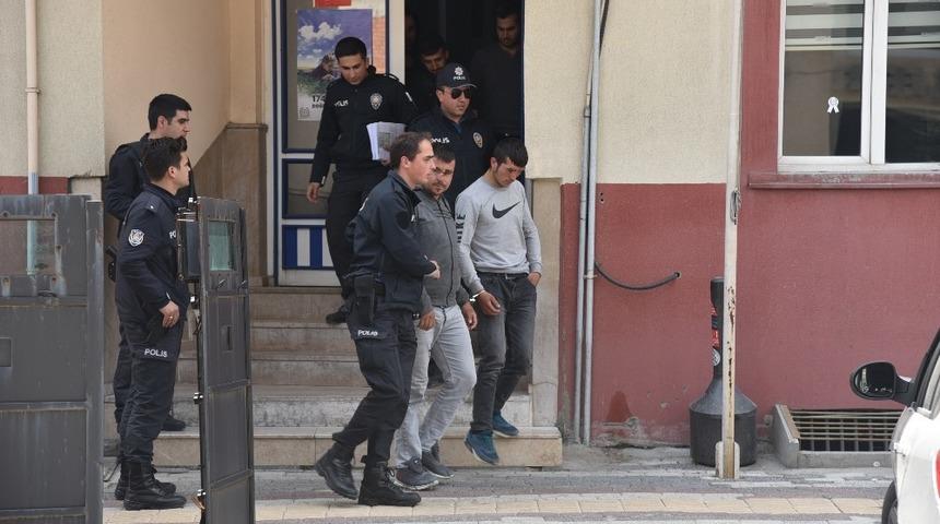 Şehir polis kamerasına yakalanan ak&uuml; hırsızları tutuklandı