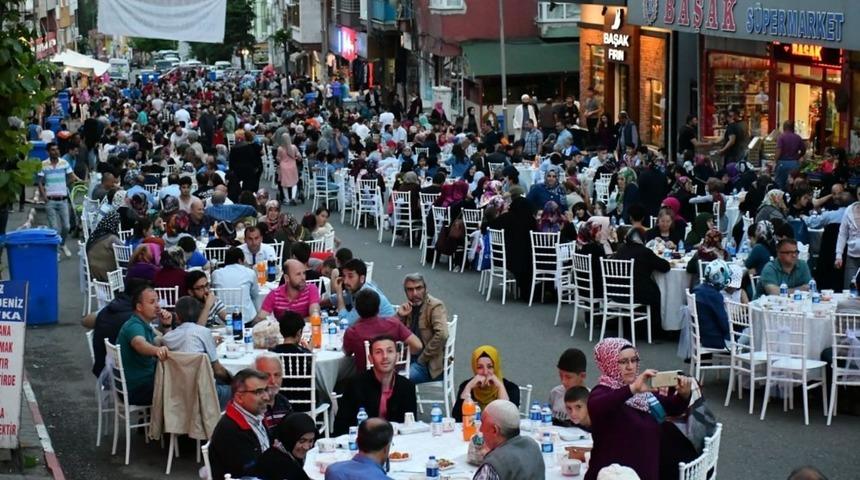 Başkan Vergili, Esentepe&rsquo;de d&uuml;zenlenen geleneksel mahalle iftarına katıldı