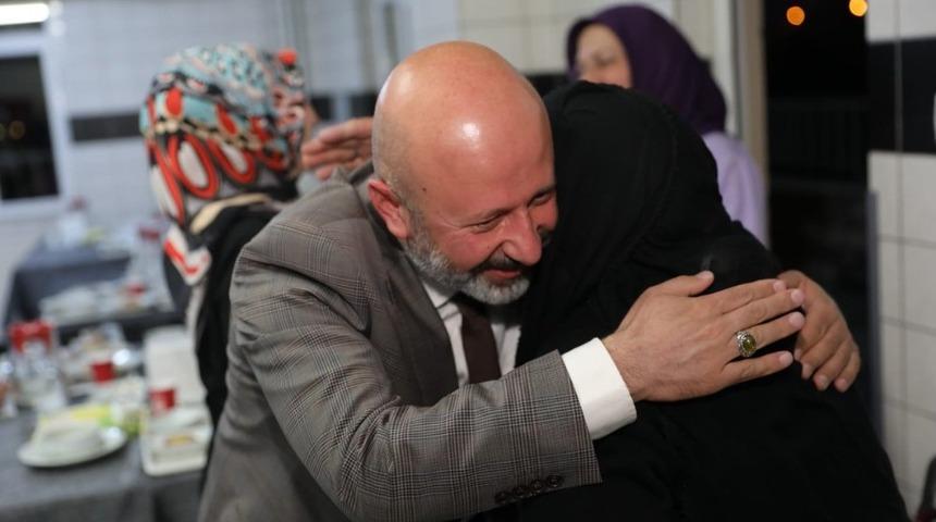 Başkan Çolakbayrakdar İftarını Huzurevi Sakinleri İle Açtı