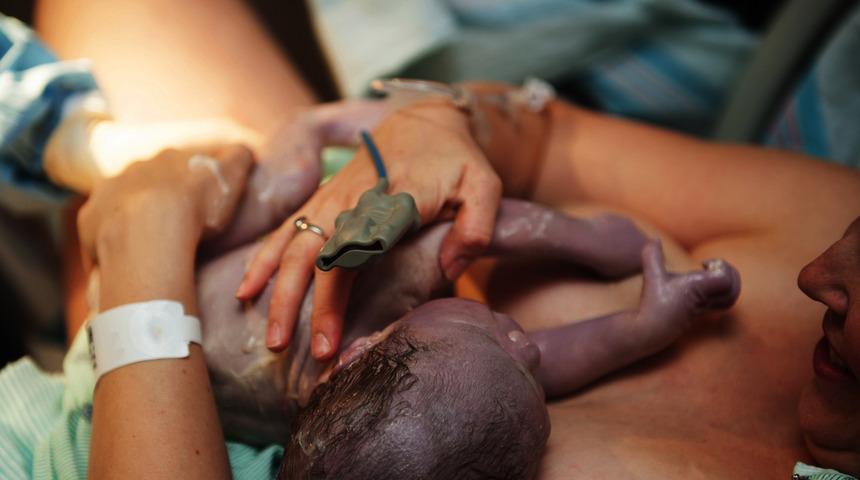 İlk kez gösterildi! Doğum sırasında bebeğin kafa şekli nasıl değişiyor?