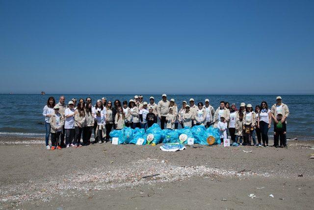 Doğa Dostu Araslar 100’üncü yıl anısına Samsun sahilini temizledi
