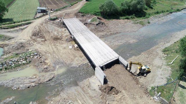 Karamürsel Semetler köprüsünde tabliye imalatına başlandı